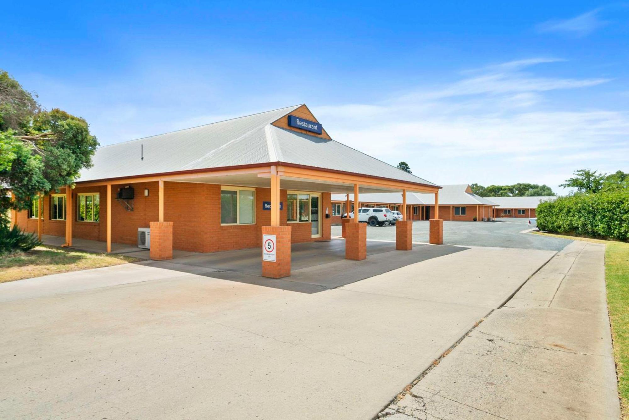 Comfort Inn Bishops Lodge Hay Exterior photo